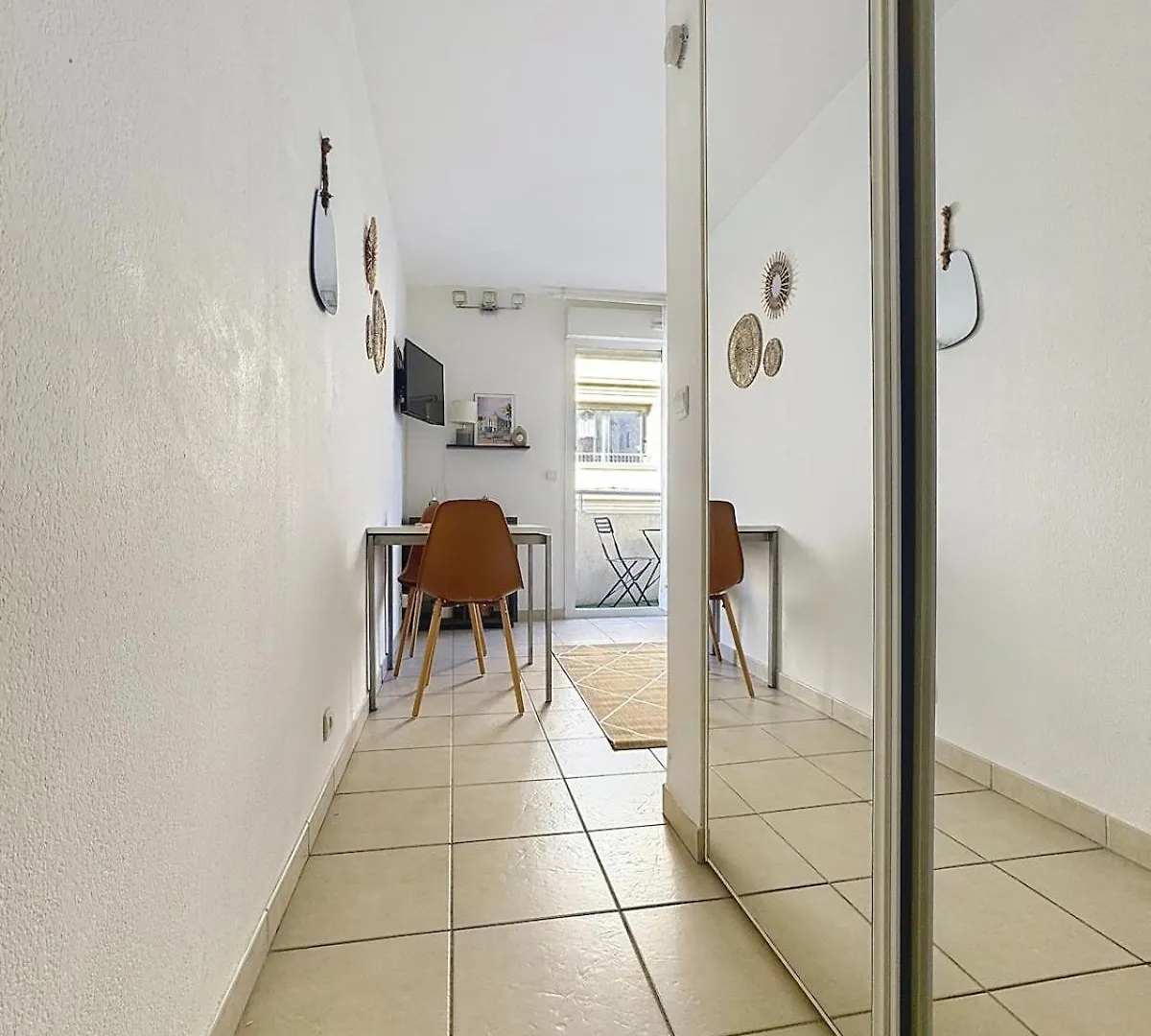 Studio Calme Avec Balcon Proche Du Port De Nice Apartment