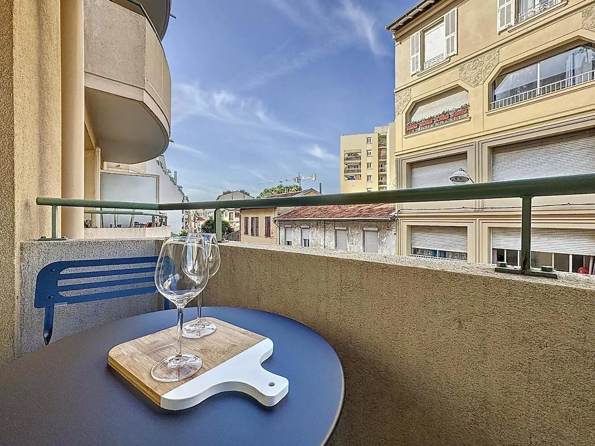 Studio Calme Avec Balcon Proche Du Port De Nice