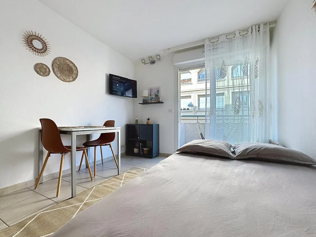 Studio Calme Avec Balcon Proche Du Port De Nice 0*,  France